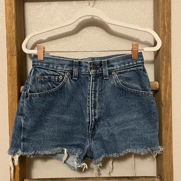 Vintage Levi’s High Rise Jean Shorts - Picture 3 of 3